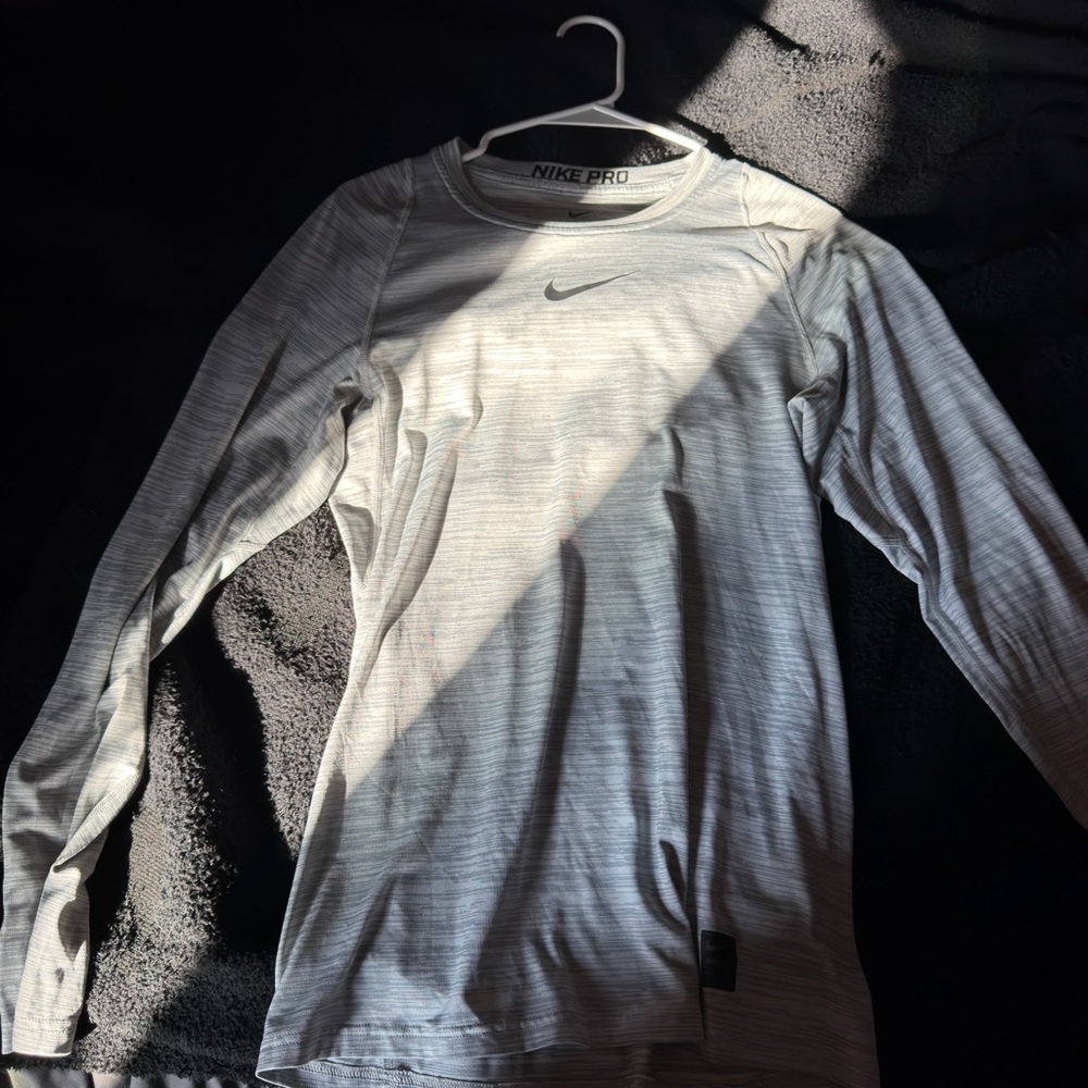 Nike Pro Long Sleeve Shirt in Light Gray